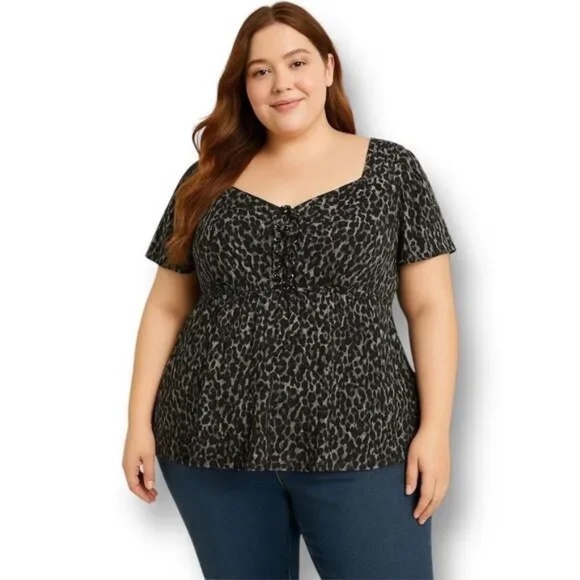 Torrid Animal Print Lace Up Blouse Size 0X - Picture 1 of 4